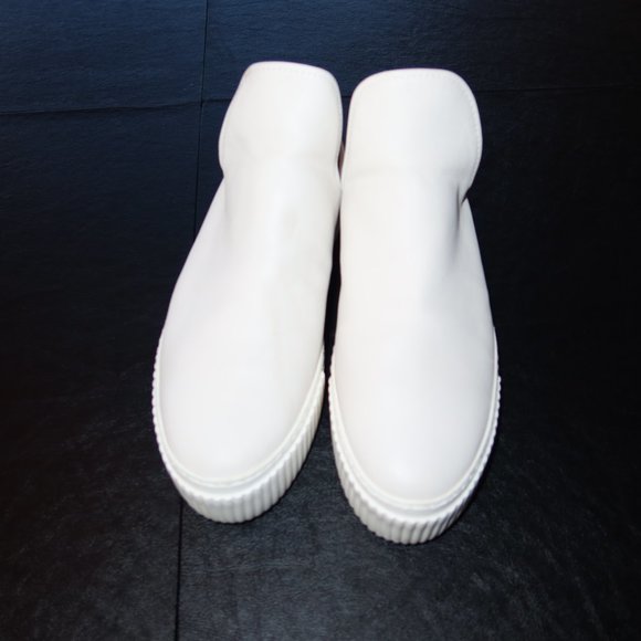 AGL White Backless Closed Toe Slip-ons - Picture 2 of 3